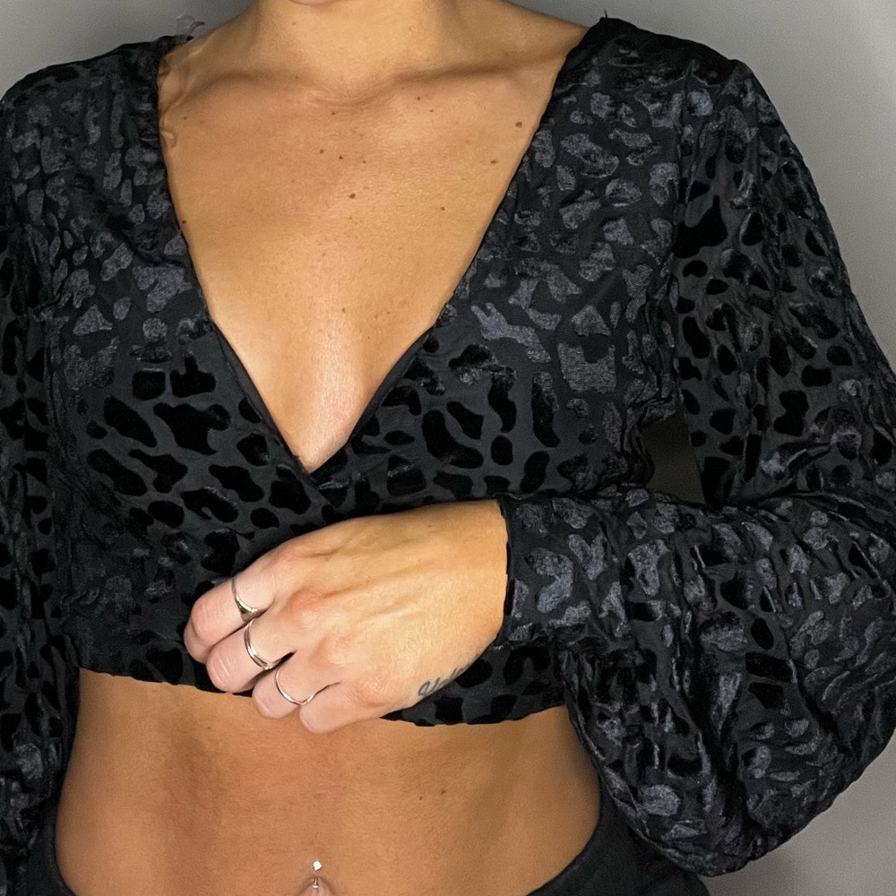 WINDSOR NWT Black Leopard Print Open Back Blouse - Picture 4 of 5